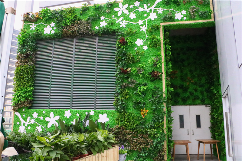 仿真植物如何运用到室外垂直绿化装饰