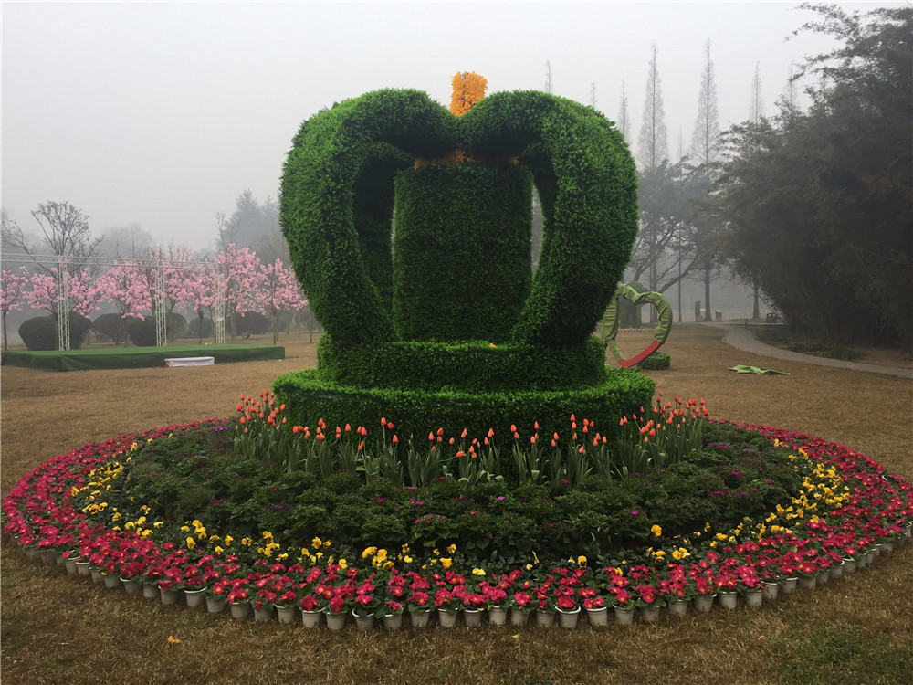 成都仿真绿植造型雕塑案例，广汉三星堆植物绿雕 (2)