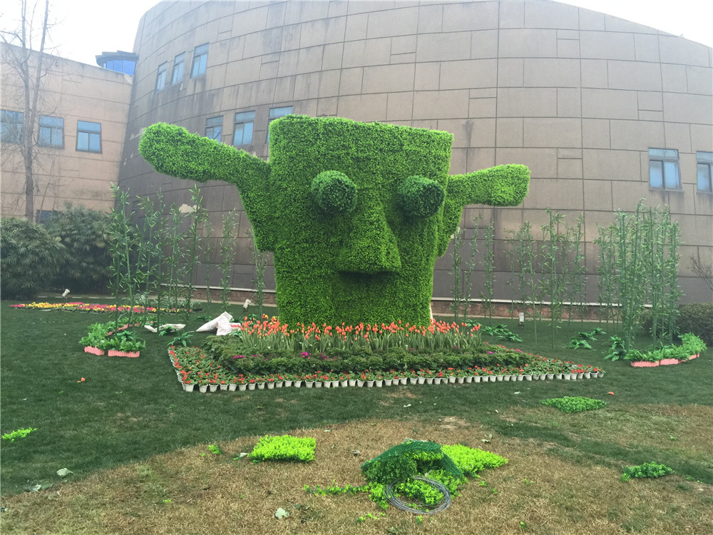 成都仿真绿植造型雕塑案例，广汉三星堆植物绿雕 (1)