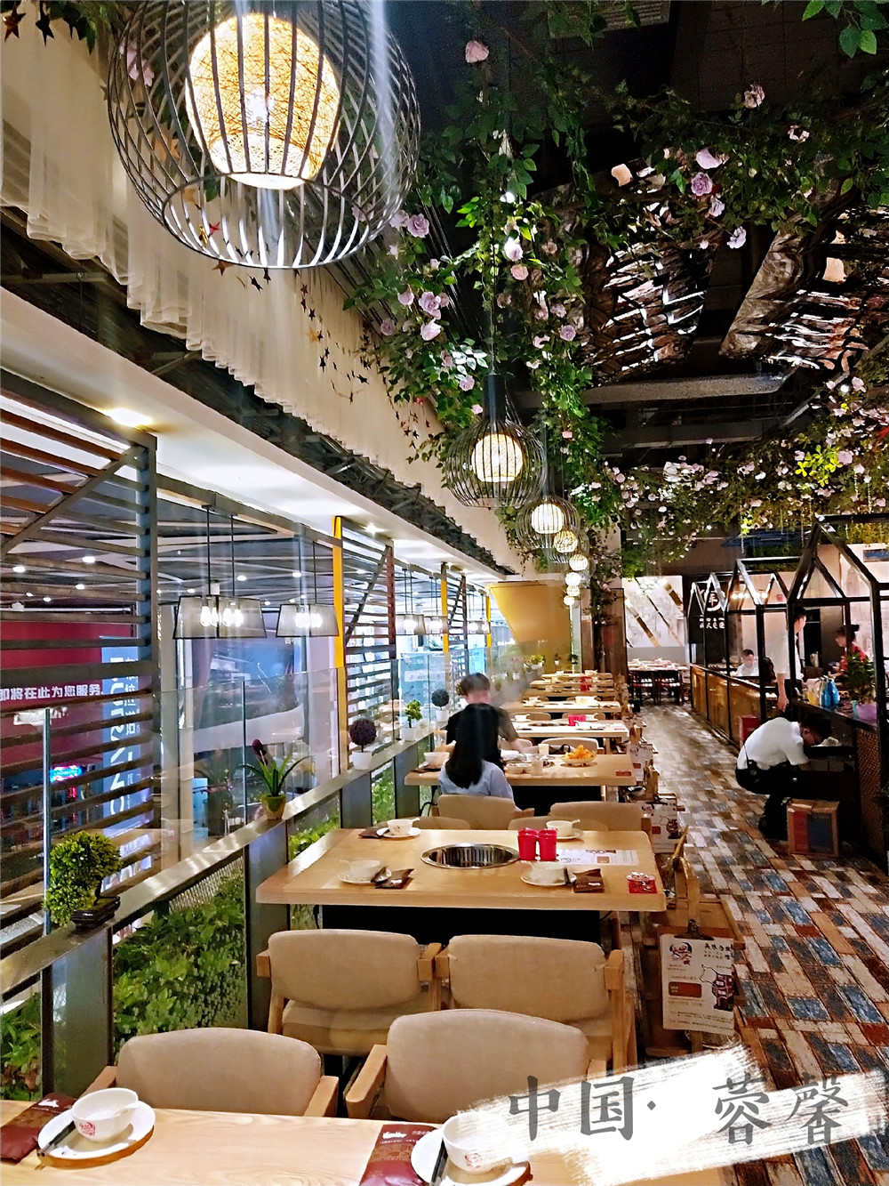 成都仿真绿植装饰案例，凯德天府大牛合生态火锅餐厅改造 (2)