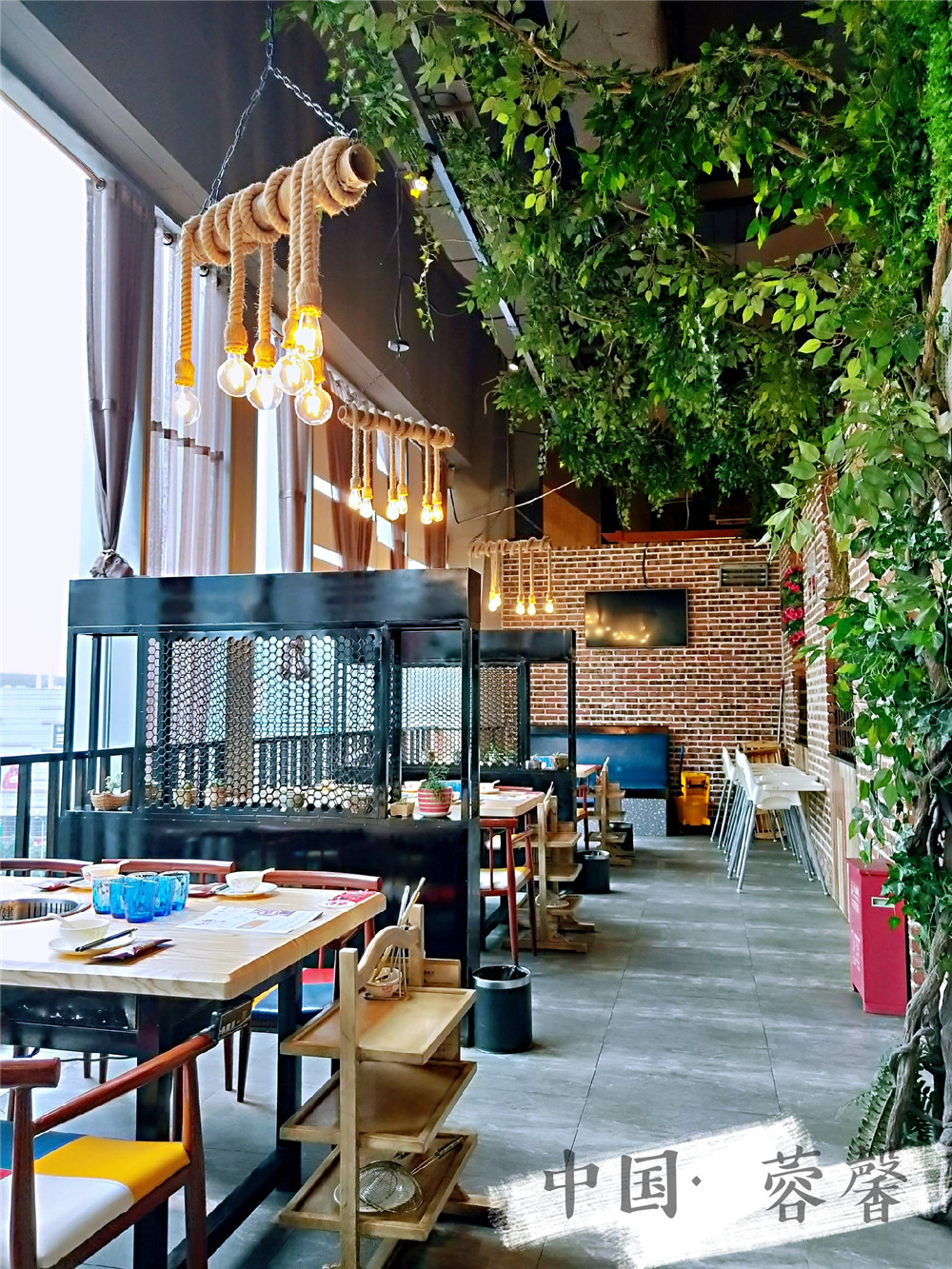 成都仿真绿植装饰案例，凯德天府大牛合生态火锅餐厅改造 (8)