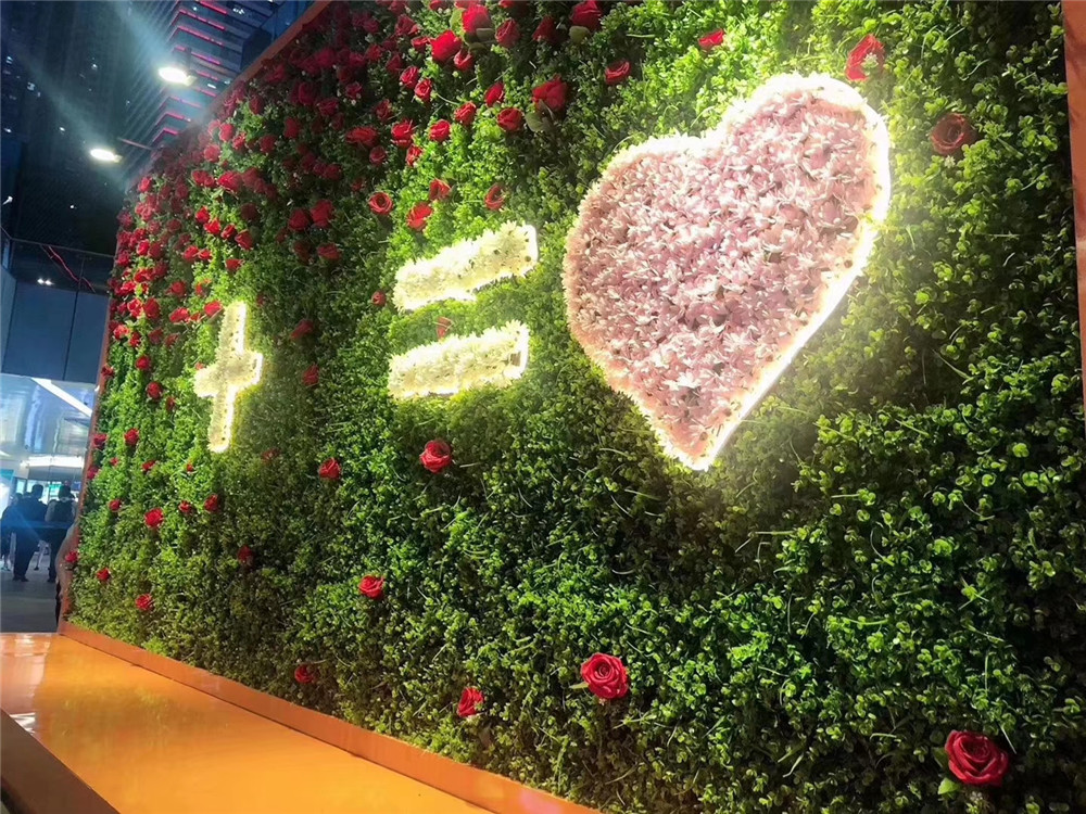 成都蓉馨景观万达广场情人节植物墙互动装置