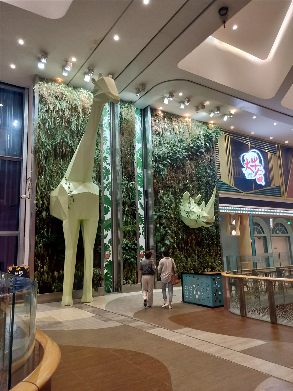 成都室内垂直绿化，凯德天府室内3D植物墙装饰 (1)
