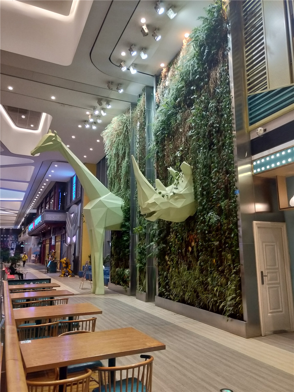 成都室内垂直绿化，凯德天府室内3D植物墙装饰 (2)