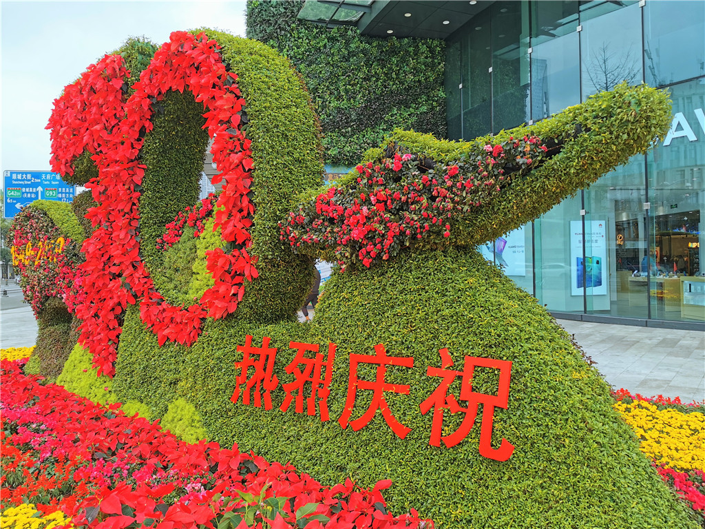 广东垂直立体植物花雕雕塑制作