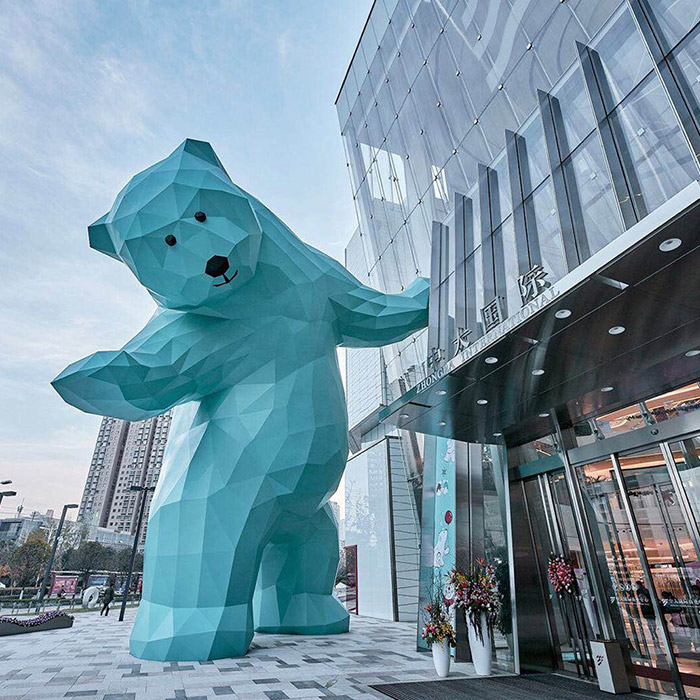 成都室外大型玻璃钢大熊雕塑