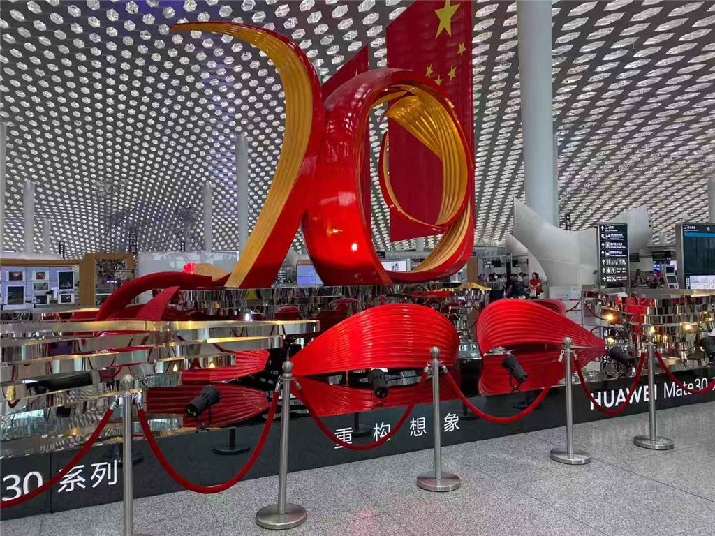 深圳机场华为大型活动玻璃钢雕塑 (3)